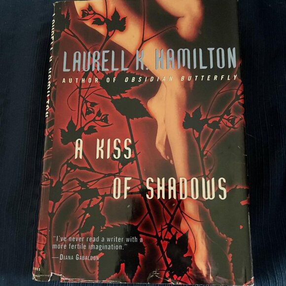 A Kiss of Shadows by Laurell K. Hamilton - Picture 1 of 2
